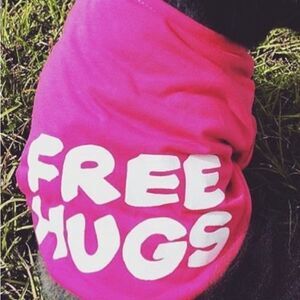 Pink Dog Tee with “FREE HUGS” graphic.